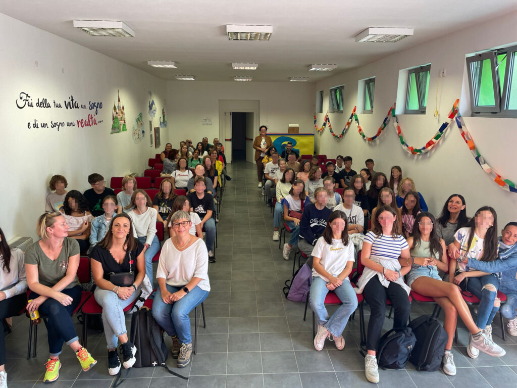 Gli studenti italiani e francesi all'arrivo a Pietralunga